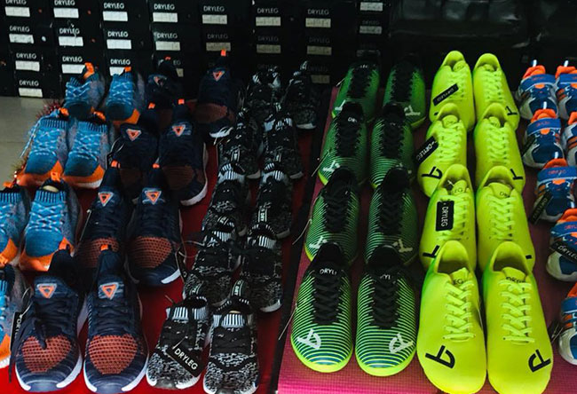 Dry Leg Shoe Display